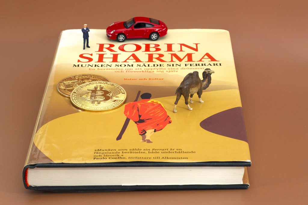 Munken som sålde sin Ferrari. Med minatyrfigurer som illustration.